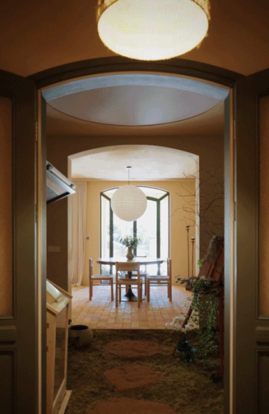 Người phụ nữ 33 tuổi cải tạo căn nh&agrave; bỏ hoang th&agrave;nh tổ ấm 680m&sup2;: Kh&ocirc;ng ph&ograve;ng kh&aacute;ch truyền thống, sống giữa c&acirc;y xanh như nghỉ dưỡng mỗi ng&agrave;y- Ảnh 6.