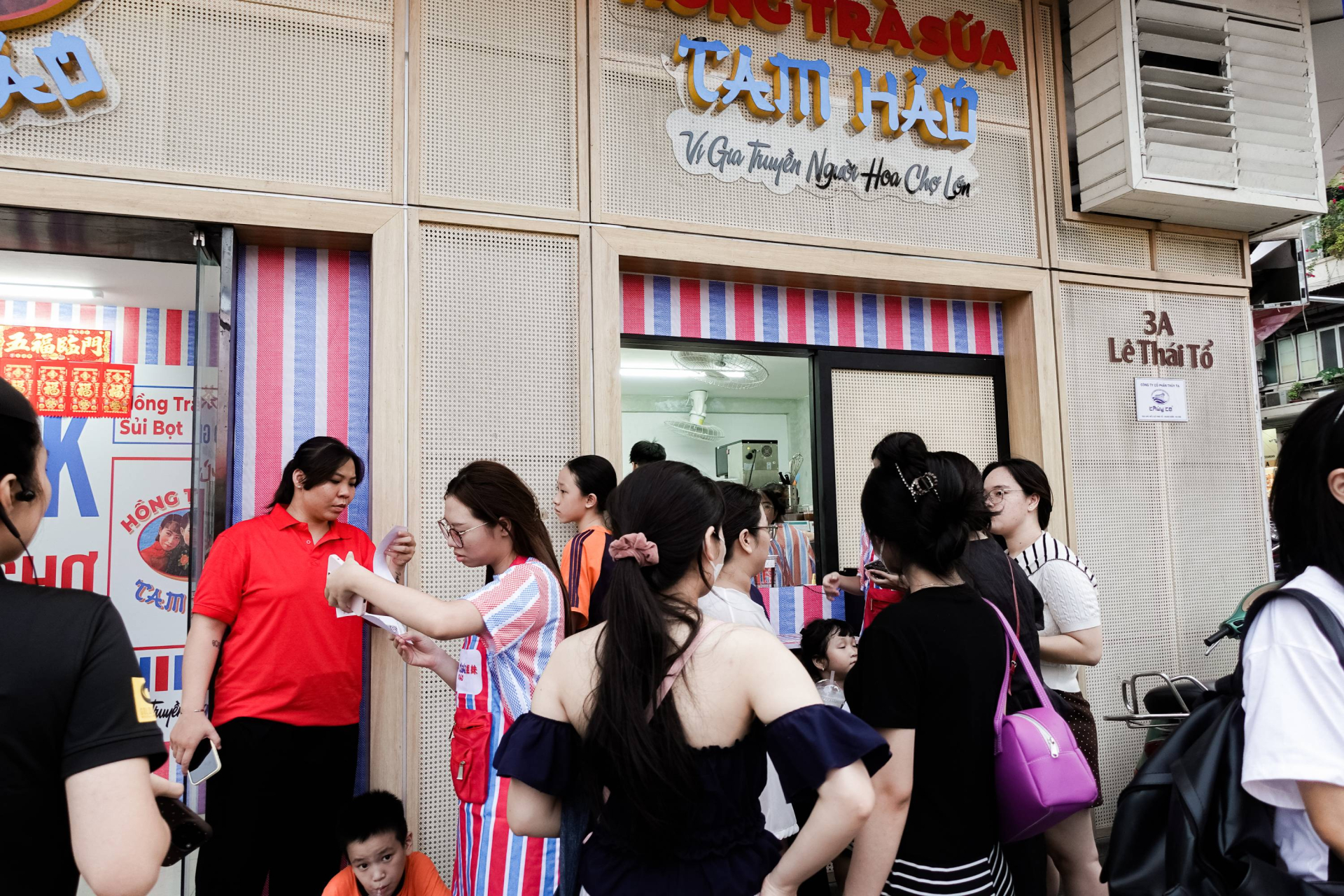 Thu&ecirc; địa điểm "đắt như v&agrave;ng" giữa trung t&acirc;m phố cổ, b&aacute;n tr&agrave; sữa gi&aacute; 7000/ly: Tam Hảo đang t&iacute;nh to&aacute;n th&ocirc;ng minh hay mạo hiểm?- Ảnh 5.