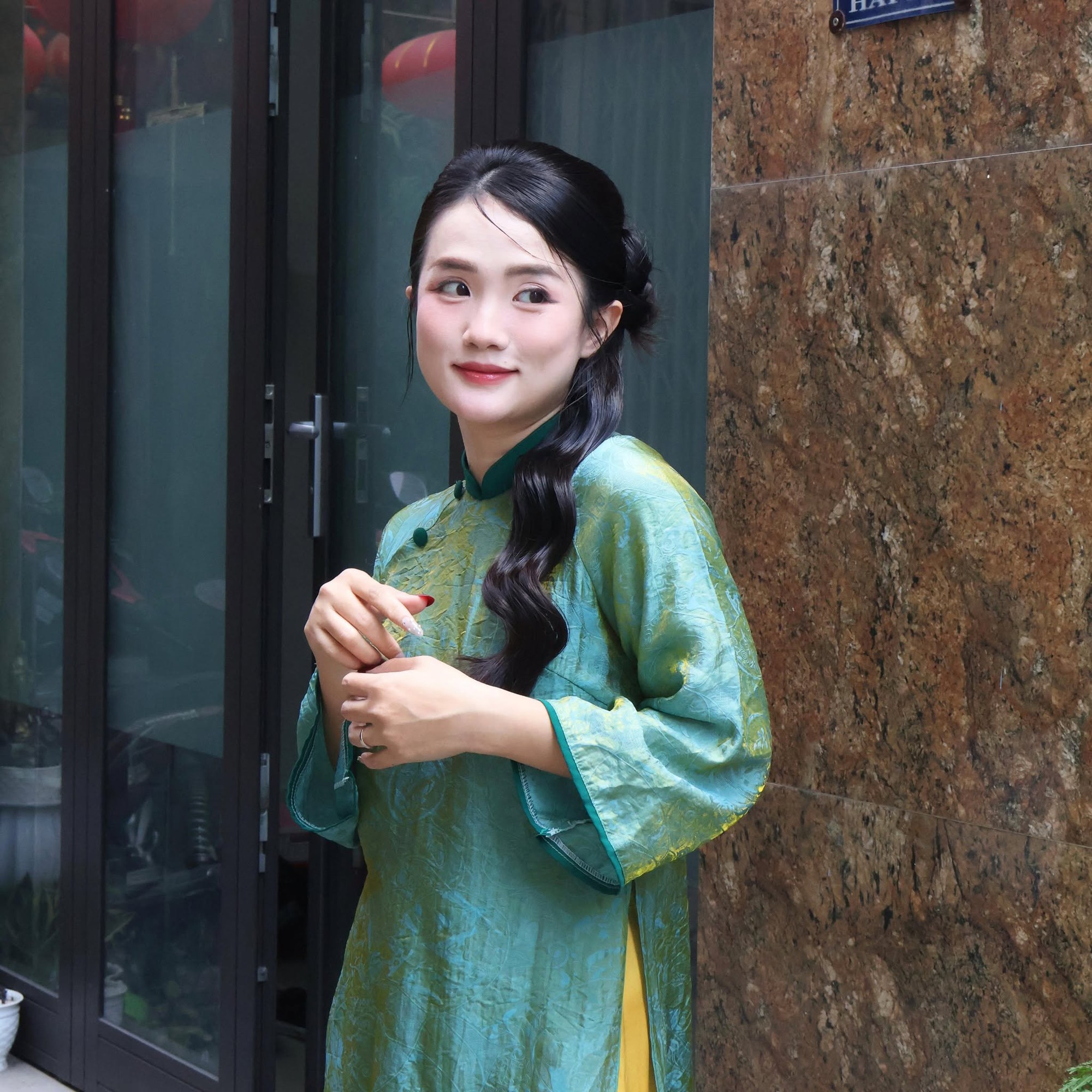 Mẹ đảm Đ&agrave; Nẵng đi chợ gần 1 triệu đồng/tuần, chỉ mẹo "mang theo hộp đựng c&ograve;n được người b&aacute;n cho th&ecirc;m" - Ảnh 1.