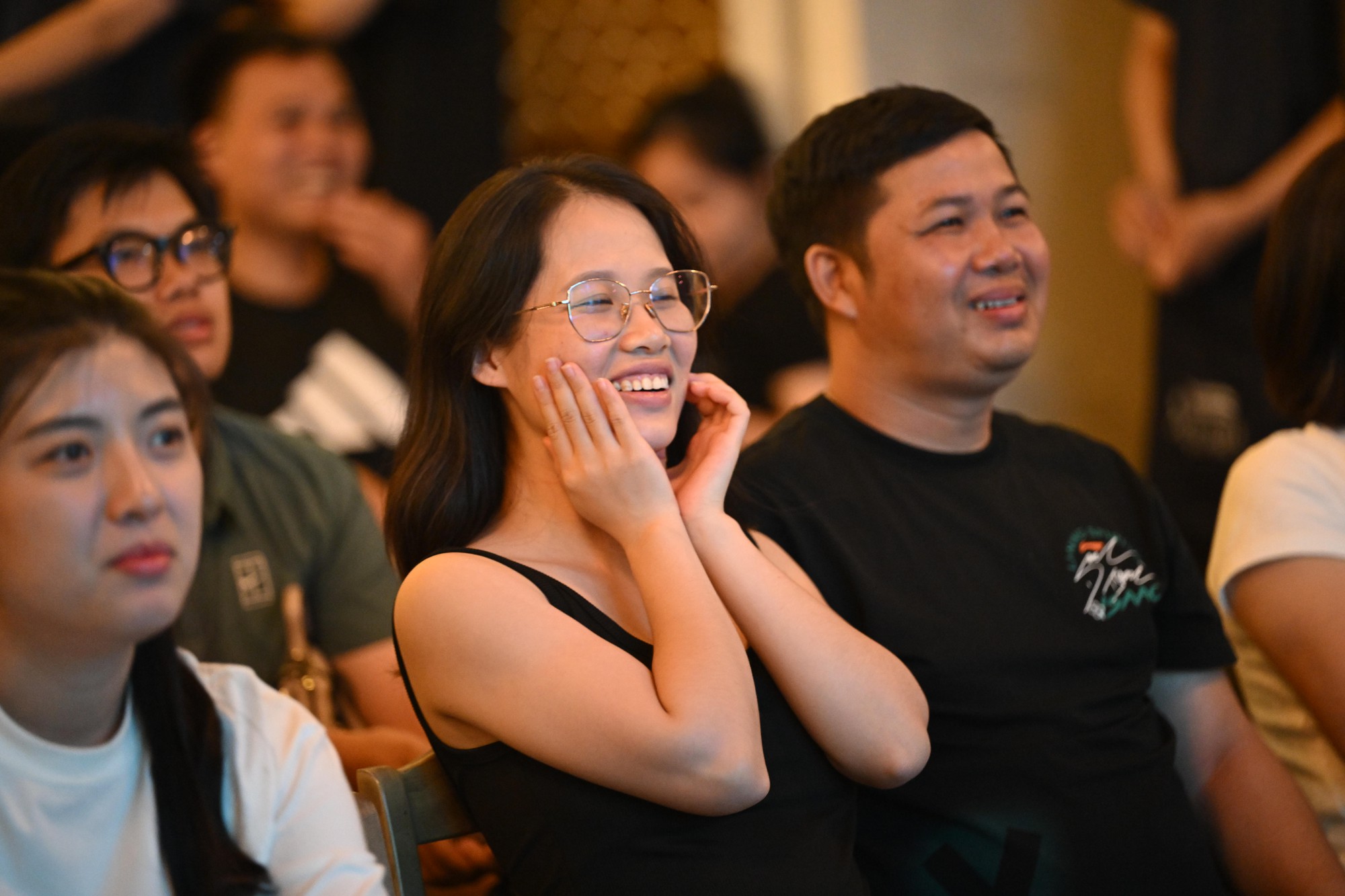 Ch&ugrave;m ảnh: Cảm x&uacute;c CĐV Việt Nam &ldquo;l&ecirc;n xuống&rdquo; như t&agrave;u lượn trong trận b&aacute;n kết với Malaysia - Ảnh 18.