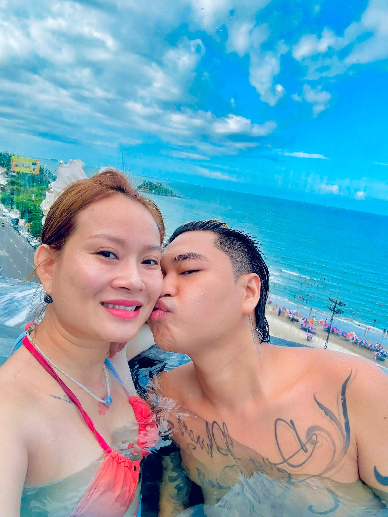 Nam ca sĩ Việt c&oacute; tiếng lấy vợ hơn 8 tuổi c&oacute; 2 con ri&ecirc;ng: "D&agrave;nh tất cả cho vợ con"- Ảnh 1.
