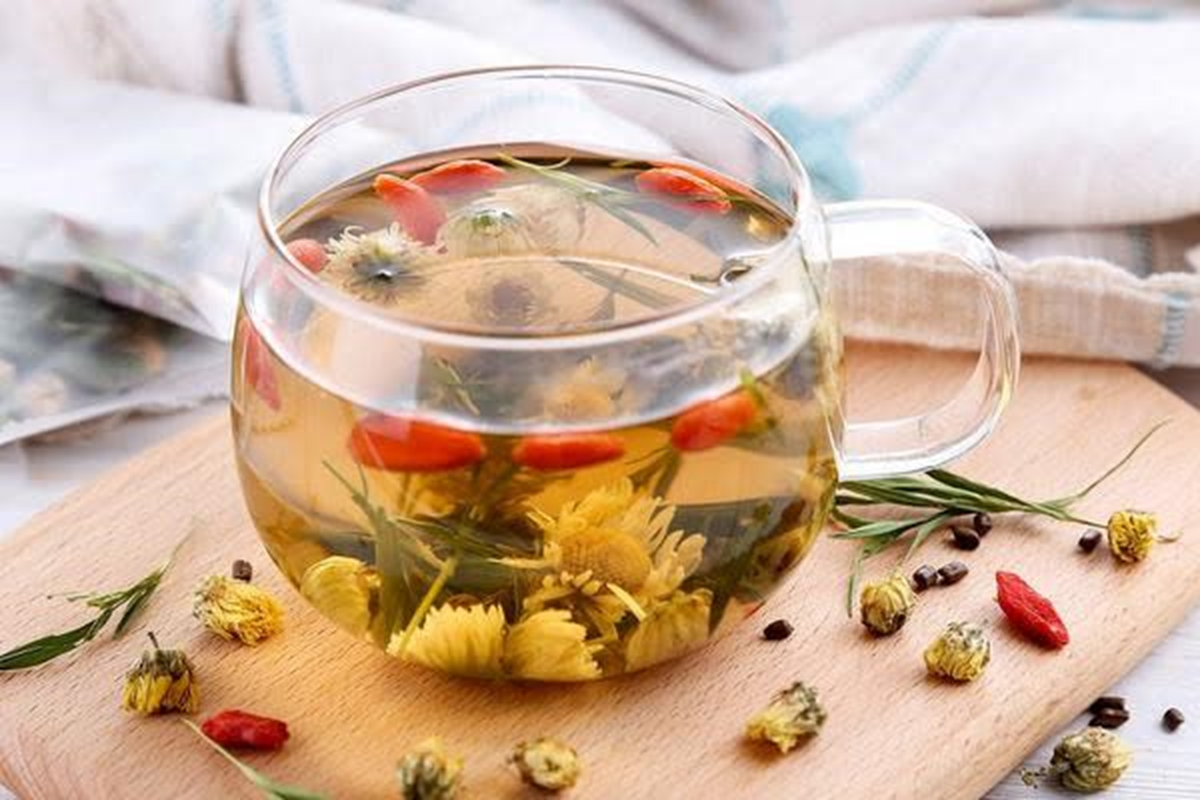 Uống trà hoa cúc mỗi ngày để "thải độc gan", 6 tháng sau người đàn ông nhận kết quả bất ngờ - Ảnh 1.
