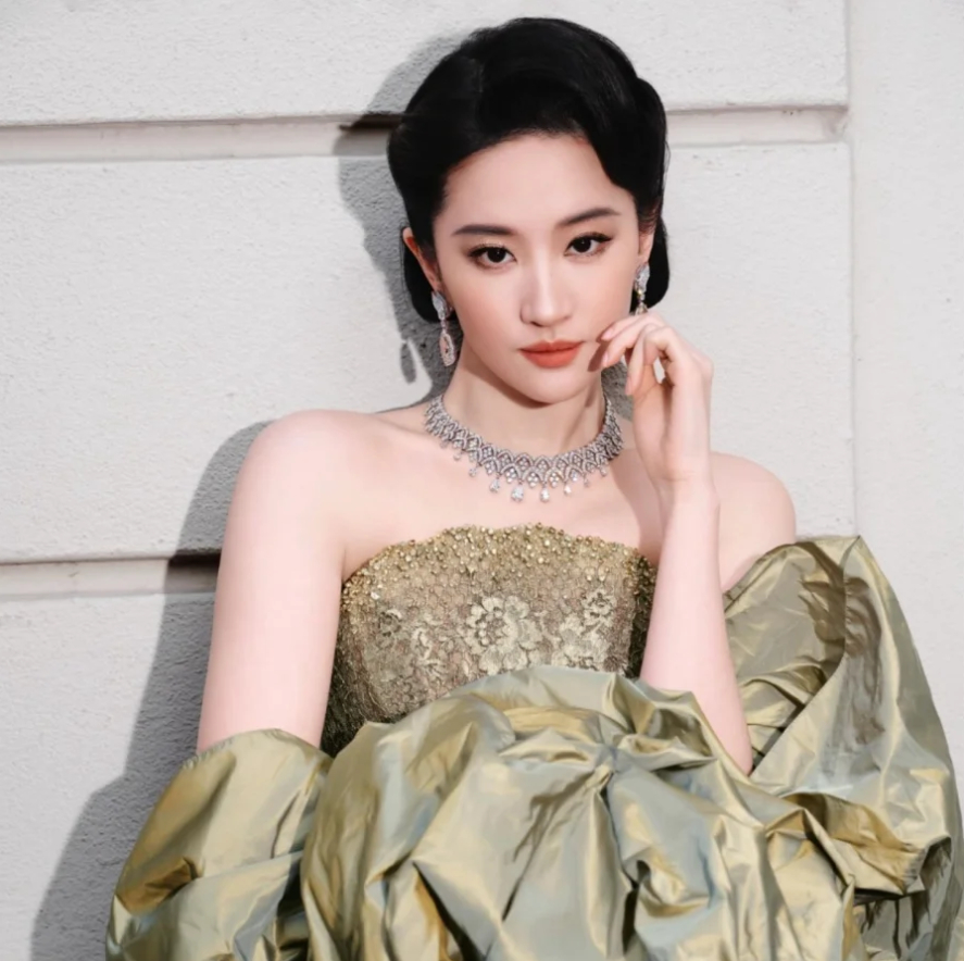 Người cướp ch&eacute;n cơm của Lưu Diệc Phi, Triệu Lệ Dĩnh- Ảnh 1.