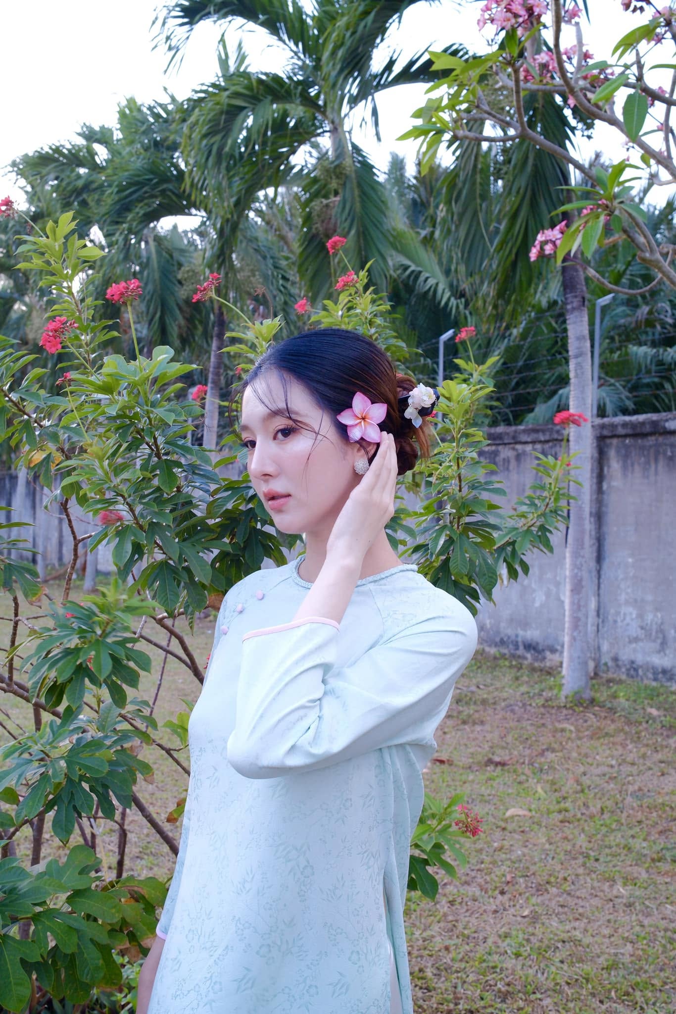 Mỹ nh&acirc;n qu&ecirc; miền T&acirc;y cưới ca sĩ hơn 17 tuổi: Được chồng giao giữ hết tiền, sống trong biệt thự 20 tỷ đồng- Ảnh 1.