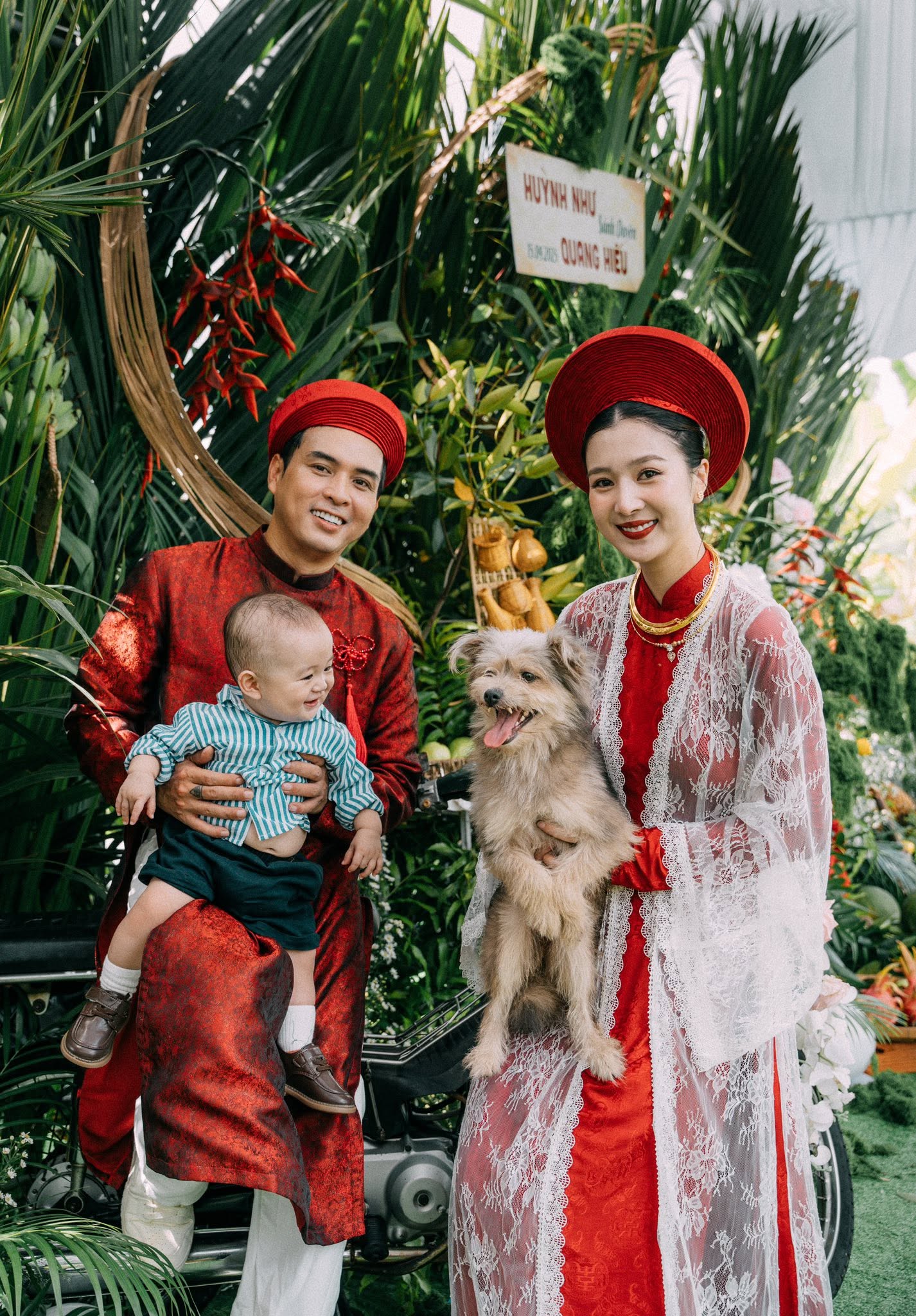 Mỹ nh&acirc;n qu&ecirc; miền T&acirc;y cưới ca sĩ hơn 17 tuổi: Được chồng giao giữ hết tiền, sống trong biệt thự 20 tỷ đồng- Ảnh 6.
