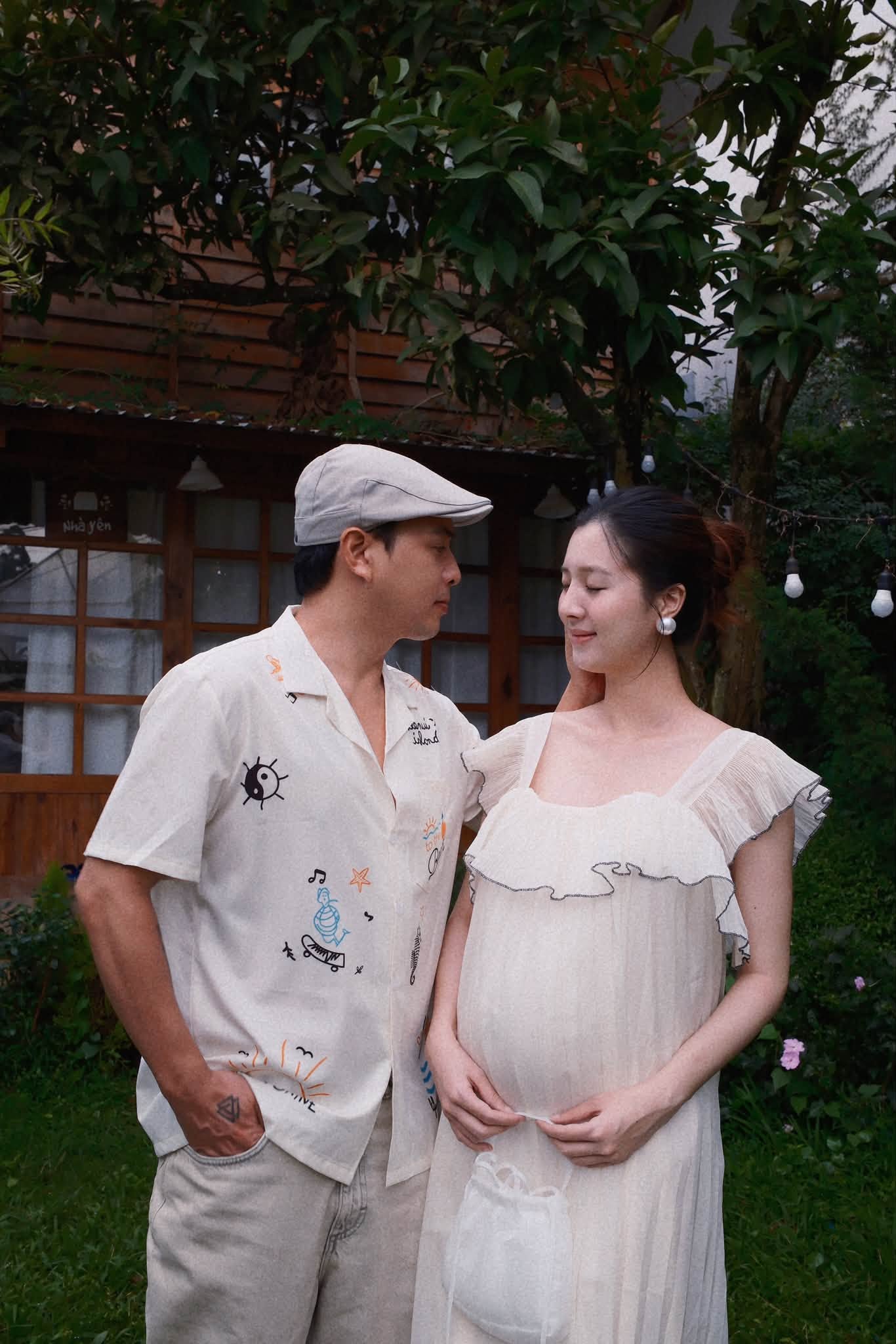 Mỹ nh&acirc;n qu&ecirc; miền T&acirc;y cưới ca sĩ hơn 17 tuổi: Được chồng giao giữ hết tiền, sống trong biệt thự 20 tỷ đồng- Ảnh 8.