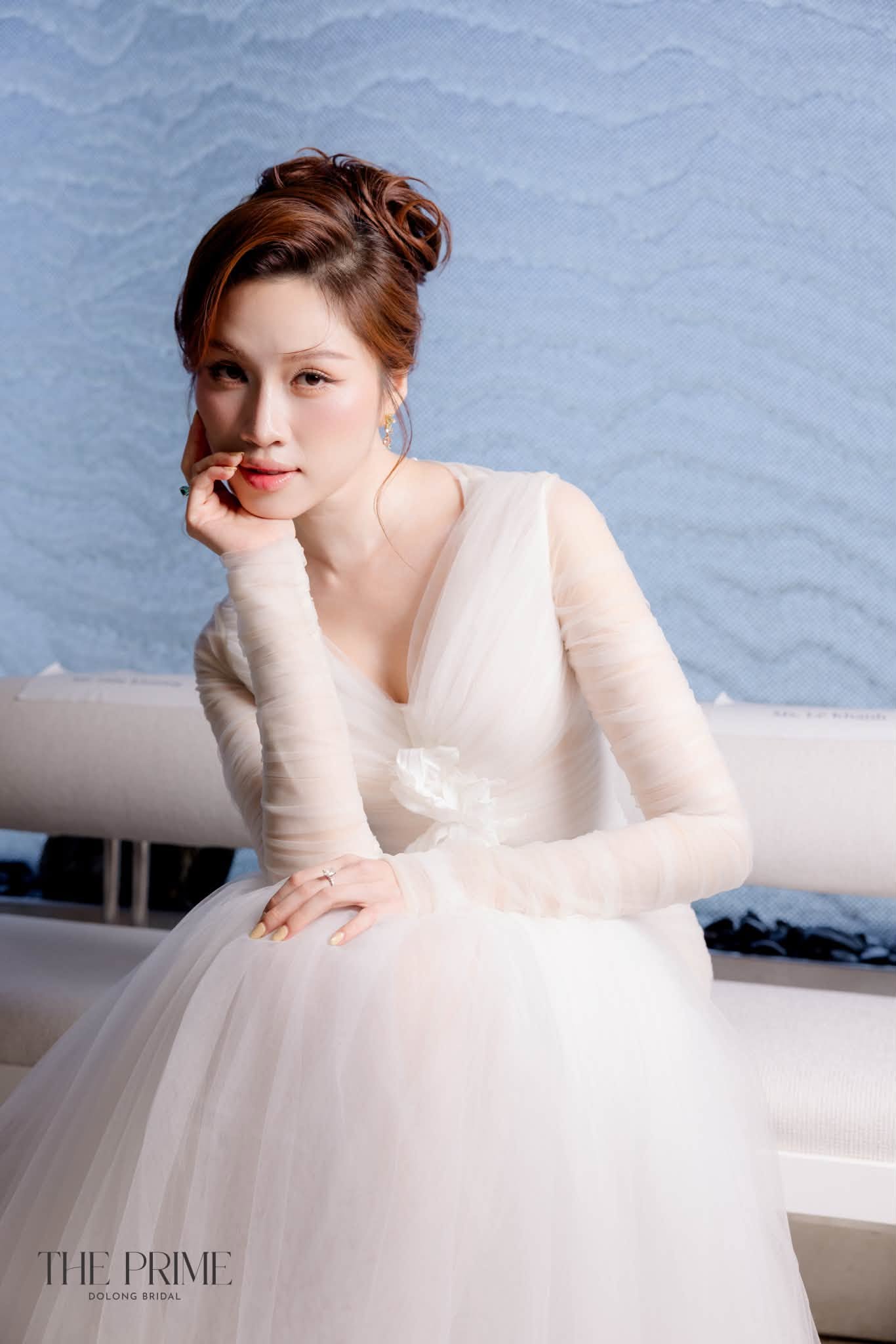 Mỹ nh&acirc;n Việt mặc đầm cưới "đốt phong long" khi trở về từ show thời trang c&oacute; Thuỷ Ti&ecirc;n, Hari Won- Ảnh 4.