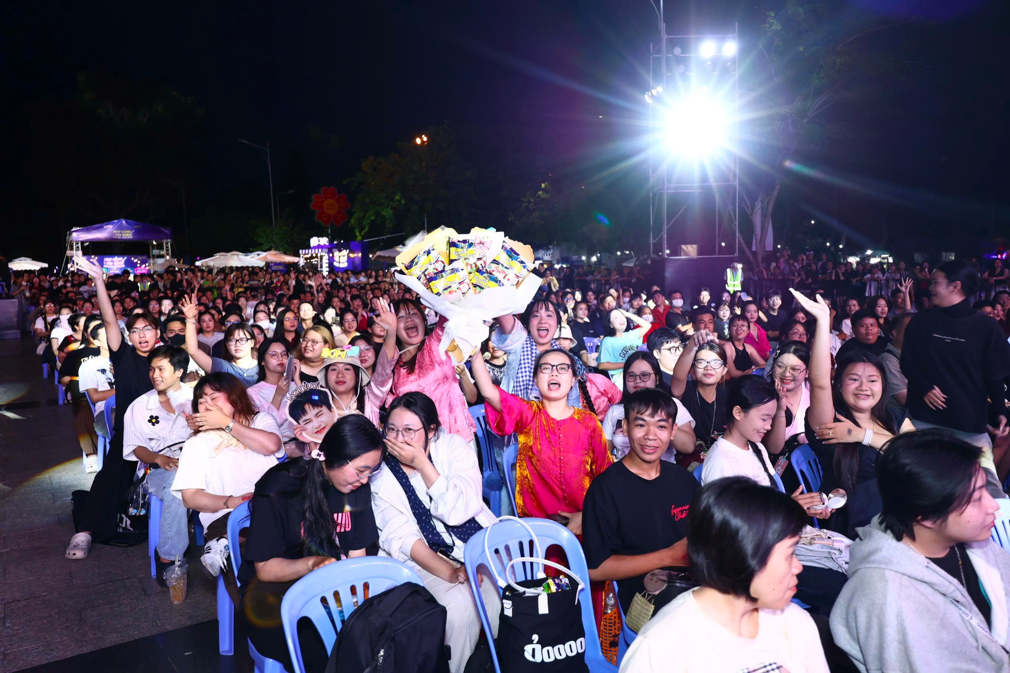 Hủ Tiếu Nhịp Sống 2026 gây sốt Cần Thơ, hàng nghìn người rủ nhau đi ăn Đám - Ảnh 2.