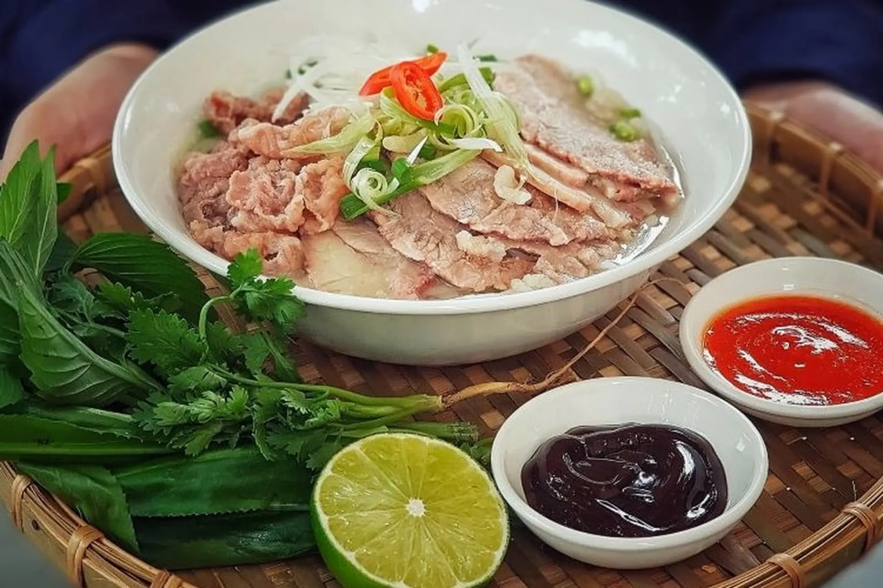 Phở n&ecirc;m sẵn hay để kh&aacute;ch tự n&ecirc;m mới l&agrave; chuẩn? - Ảnh 5.
