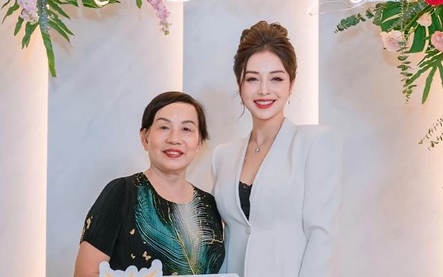 Mẹ đơn th&acirc;n Vbiz được đại gia si m&ecirc;: Mang Bentley cưới về, nh&agrave; chồng tỷ ph&uacute; cưng hết mực- Ảnh 6.