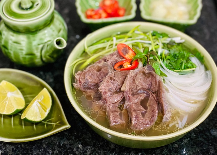 Phở n&ecirc;m sẵn hay để kh&aacute;ch tự n&ecirc;m mới l&agrave; chuẩn? - Ảnh 3.