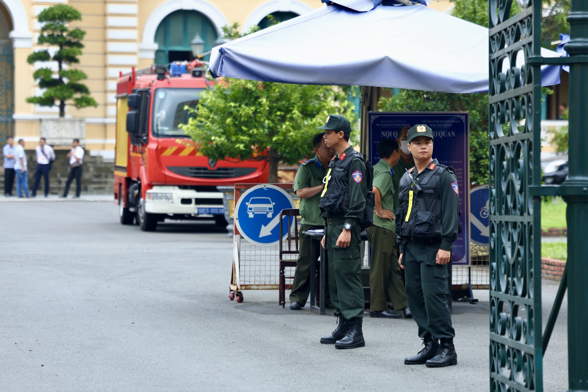 Phi&ecirc;n t&ograve;a 227 bị c&aacute;o trong chuy&ecirc;n &aacute;n ma t&uacute;y VN10: Hơn 100 luật sư tham gia b&agrave;o chữa đ&atilde; c&oacute; mặt - Ảnh 20.