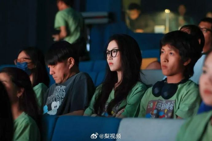 Kh&ocirc;ng thể nhận ra đ&acirc;y l&agrave; L&yacute; Y&ecirc;n năm n&agrave;o, con g&aacute;i của Vương Phi - L&yacute; &Aacute; Bằng b&acirc;y giờ xinh đẹp qu&aacute; - Ảnh 2.
