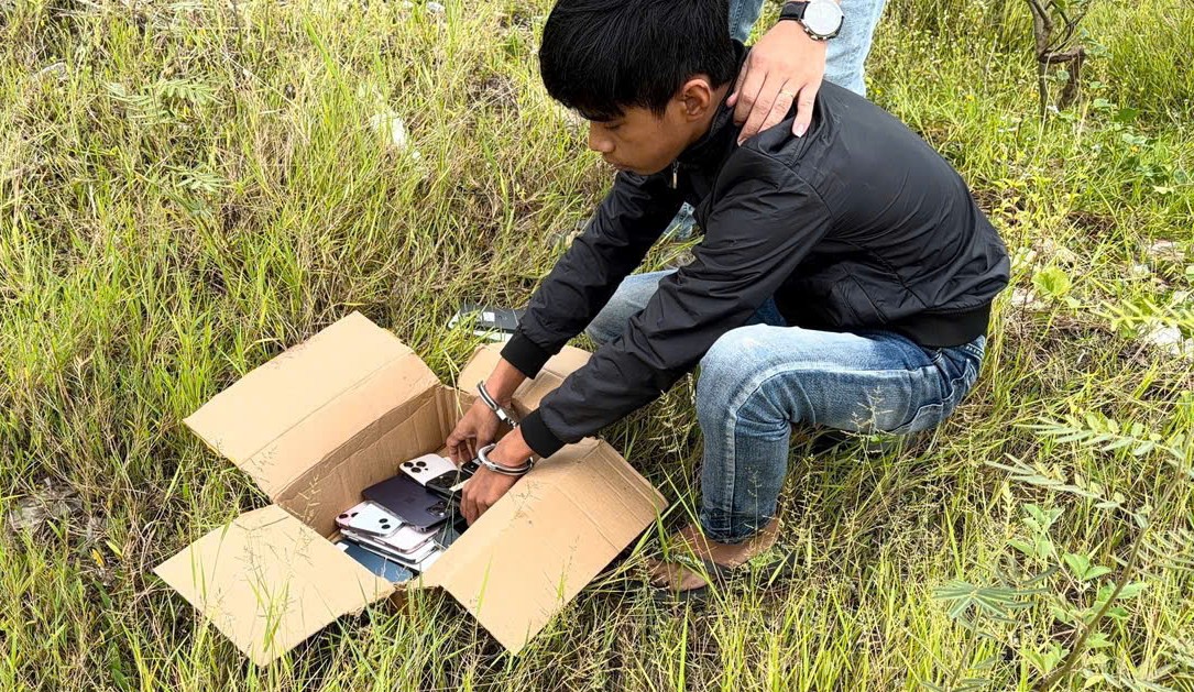Bắt khẩn cấp 2 anh em sinh đ&ocirc;i Trần Nhật Trung v&agrave; Trần Nhật Quốc tại một nh&agrave; nghỉ - Ảnh 2.