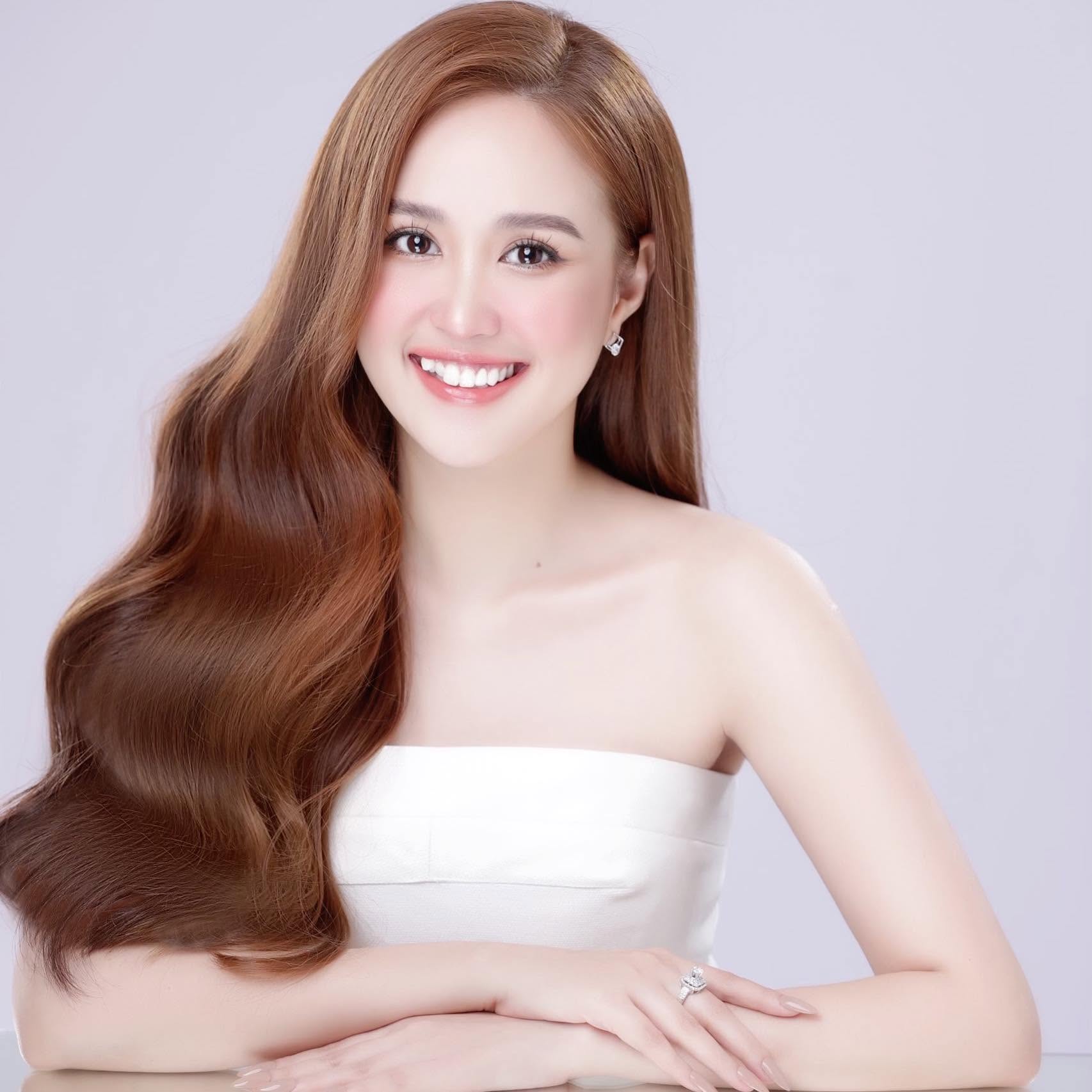 Mỹ nh&acirc;n mang gương mặt của Mai Phương Thu&yacute; v&agrave; Bạch Lộc cộng lại: U40 m&agrave; trẻ ph&aacute;t hờn, n&oacute;i g&aacute;i đ&ocirc;i mươi cũng tin- Ảnh 2.