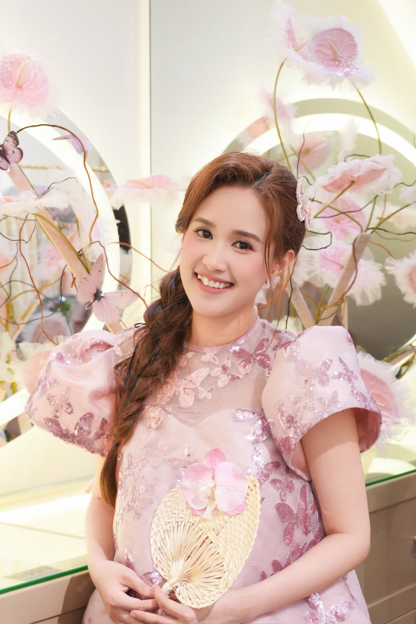 Mỹ nh&acirc;n mang gương mặt của Mai Phương Thu&yacute; v&agrave; Bạch Lộc cộng lại: U40 m&agrave; trẻ ph&aacute;t hờn, n&oacute;i g&aacute;i đ&ocirc;i mươi cũng tin- Ảnh 10.