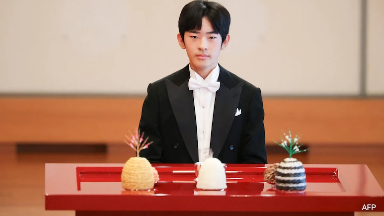 Vì sao Hoàng tử 19 tuổi - người gánh trên vai ngai vàng của Nhật Bản được gọi là "Hoàng tử Chuồn chuồn"? - Ảnh 2.