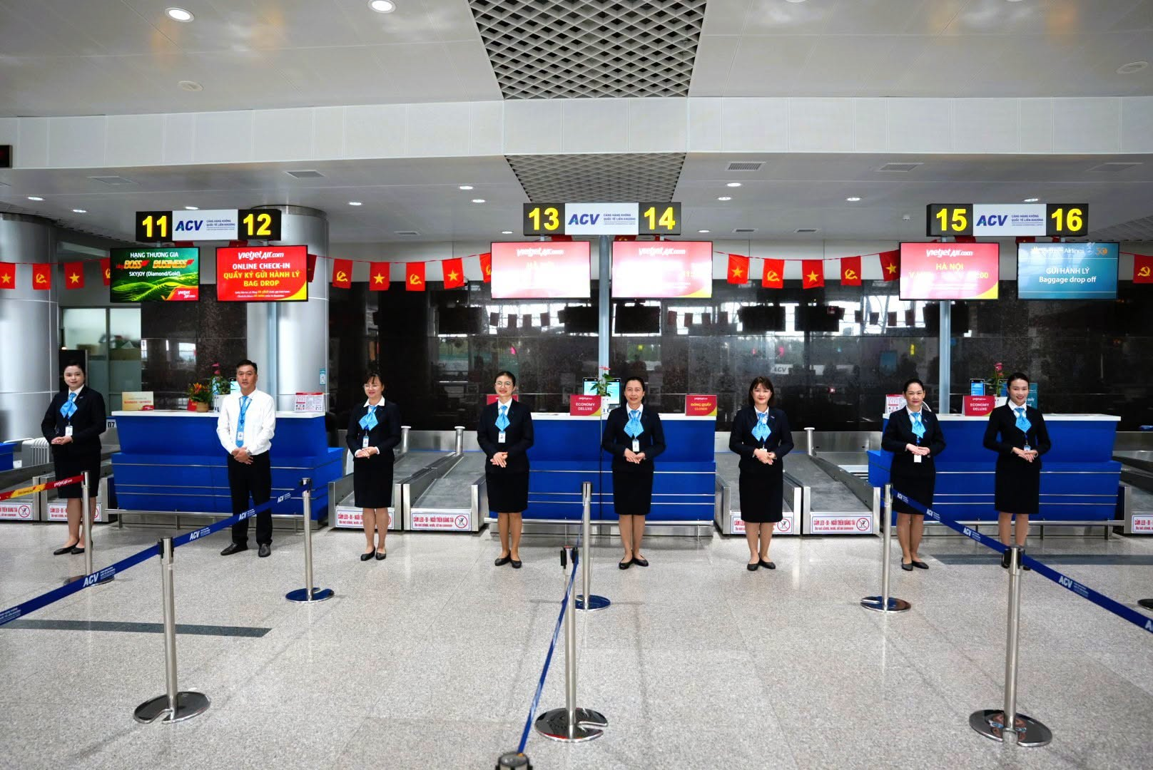 Đ&uacute;ng 0h ng&agrave;y mai, s&acirc;n bay quốc tế duy nhất ở Việt Nam mang h&igrave;nh b&ocirc;ng hoa ch&iacute;nh thức "t&aacute;i xuất"- Ảnh 2.