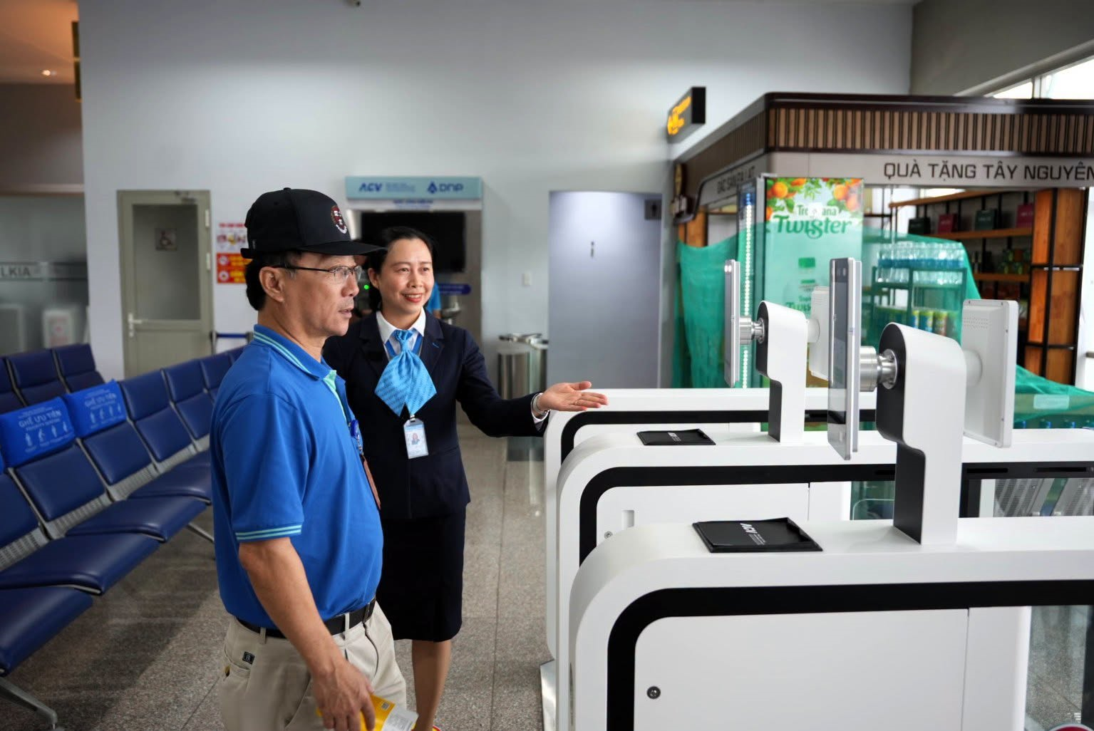 Đ&uacute;ng 0h ng&agrave;y mai, s&acirc;n bay quốc tế duy nhất ở Việt Nam mang h&igrave;nh b&ocirc;ng hoa ch&iacute;nh thức "t&aacute;i xuất"- Ảnh 4.