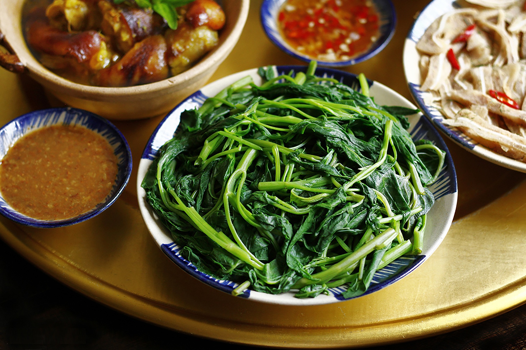 Trời bắt đầu hanh kh&ocirc;, h&atilde;y th&ecirc;m rau muống v&agrave;o bữa ăn: Vừa dễ ăn, vừa bổ sung chất xơ, gi&uacute;p cơ thể dễ chịu hơn - Ảnh 5.