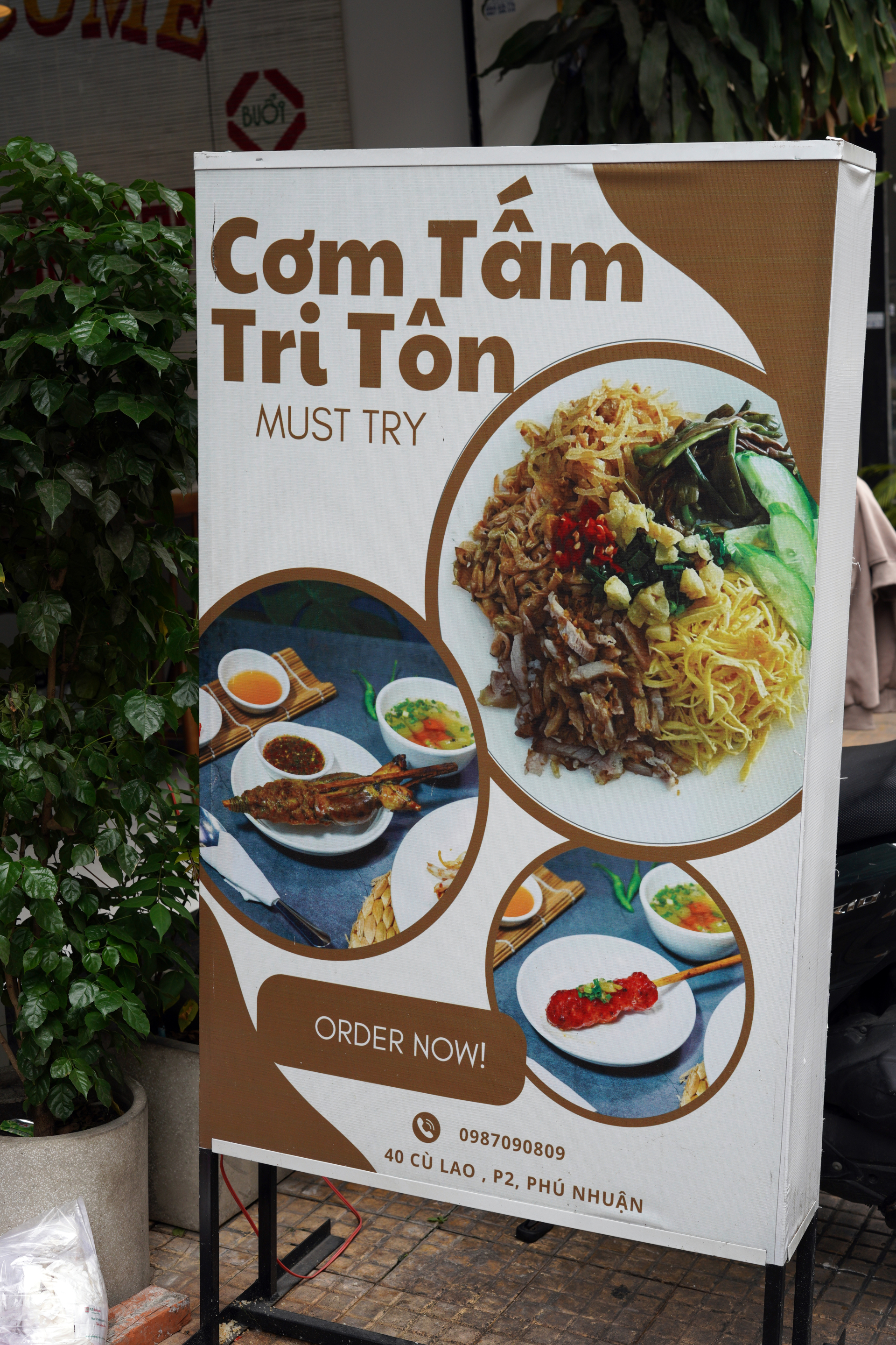 Chủ qu&aacute;n cơm tấm Tri T&ocirc;n l&ecirc;n tiếng sau tranh c&atilde;i gi&aacute; 170.000 đồng một đĩa, tiết lộ t&ecirc;n gốc của m&oacute;n ăn ở qu&ecirc; - Ảnh 10.