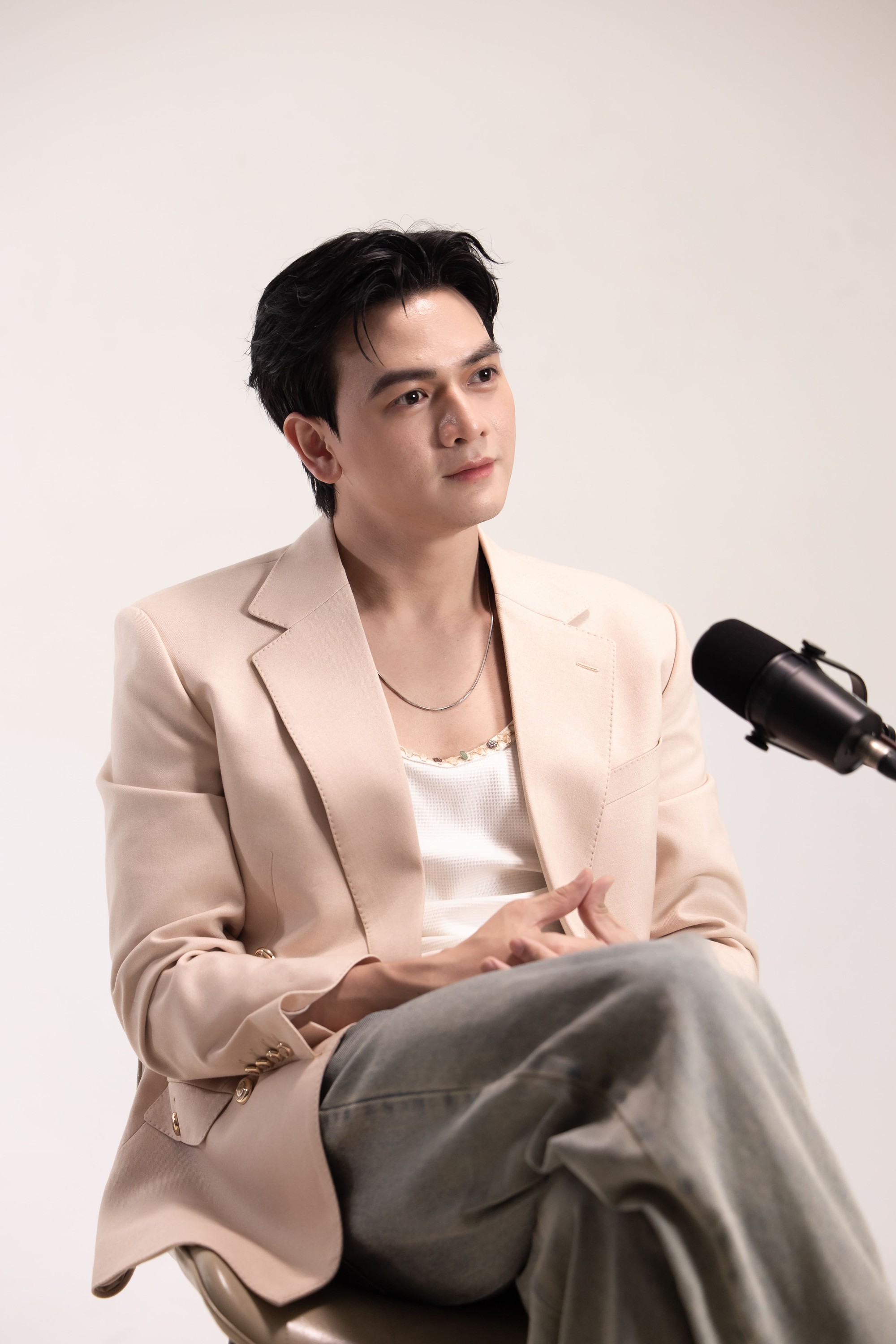Lê Xuân Tiền: "Nhờ làm chàng thơ của anh Đỗ Mạnh Cường mà cám dỗ không dám tìm đến tôi"- Ảnh 3.