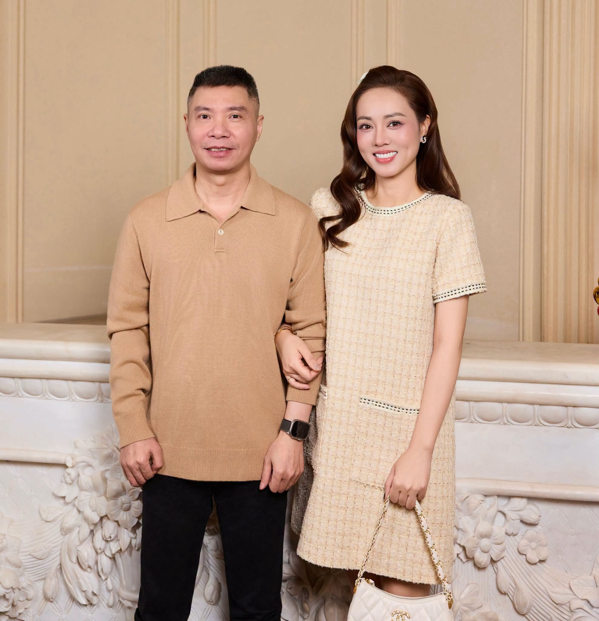 Vợ U40 của nam NSND h&agrave;ng đầu Việt Nam đăng tin nhắn được khuy&ecirc;n "t&igrave;m mối quan hệ thầm k&iacute;n, b&iacute; mật"- Ảnh 2.