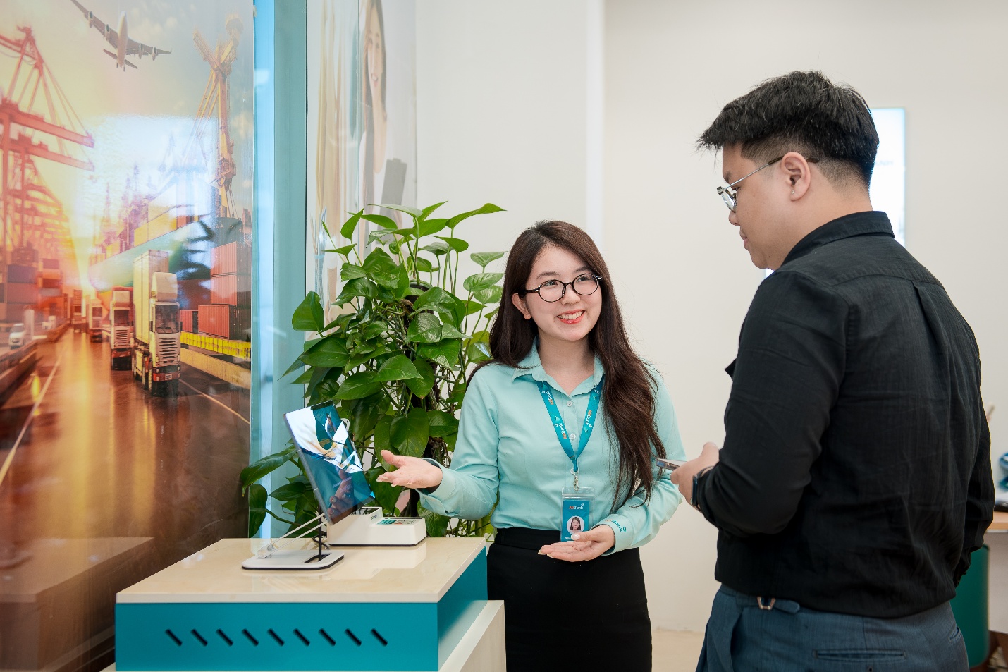 Giao dịch tại ABBank thuận tiện hơn với m&ocirc; h&igrave;nh Số h&oacute;a giao dịch tại quầy - Ảnh 1.