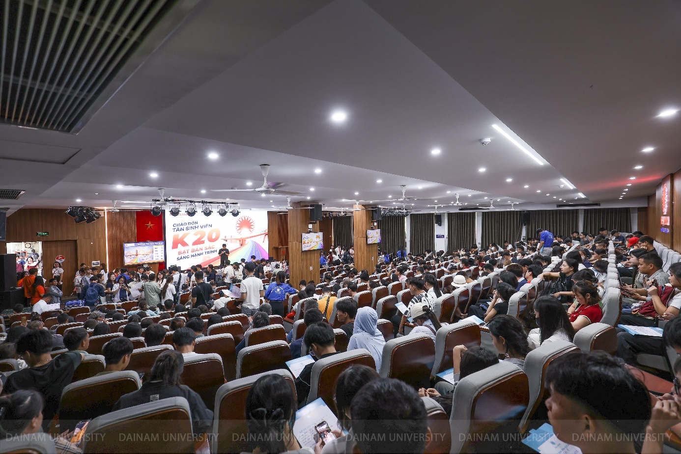 H&agrave;ng ng&agrave;n t&acirc;n sinh vi&ecirc;n Đại học Đại Nam &ldquo;bắt nhịp&rdquo; nghề nghiệp ngay ng&agrave;y đầu nhập học - Ảnh 1.