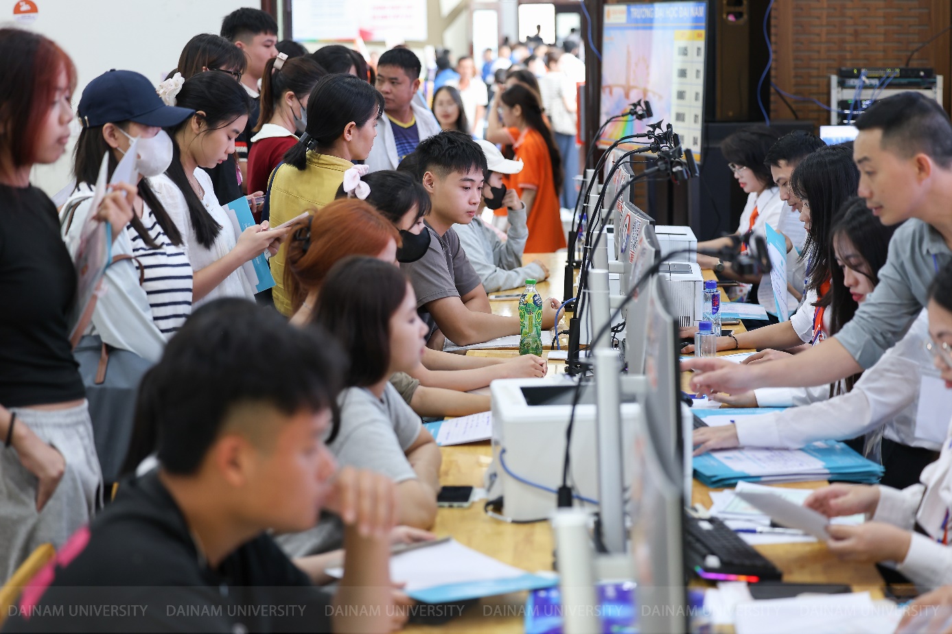 H&agrave;ng ng&agrave;n t&acirc;n sinh vi&ecirc;n Đại học Đại Nam &ldquo;bắt nhịp&rdquo; nghề nghiệp ngay ng&agrave;y đầu nhập học - Ảnh 2.