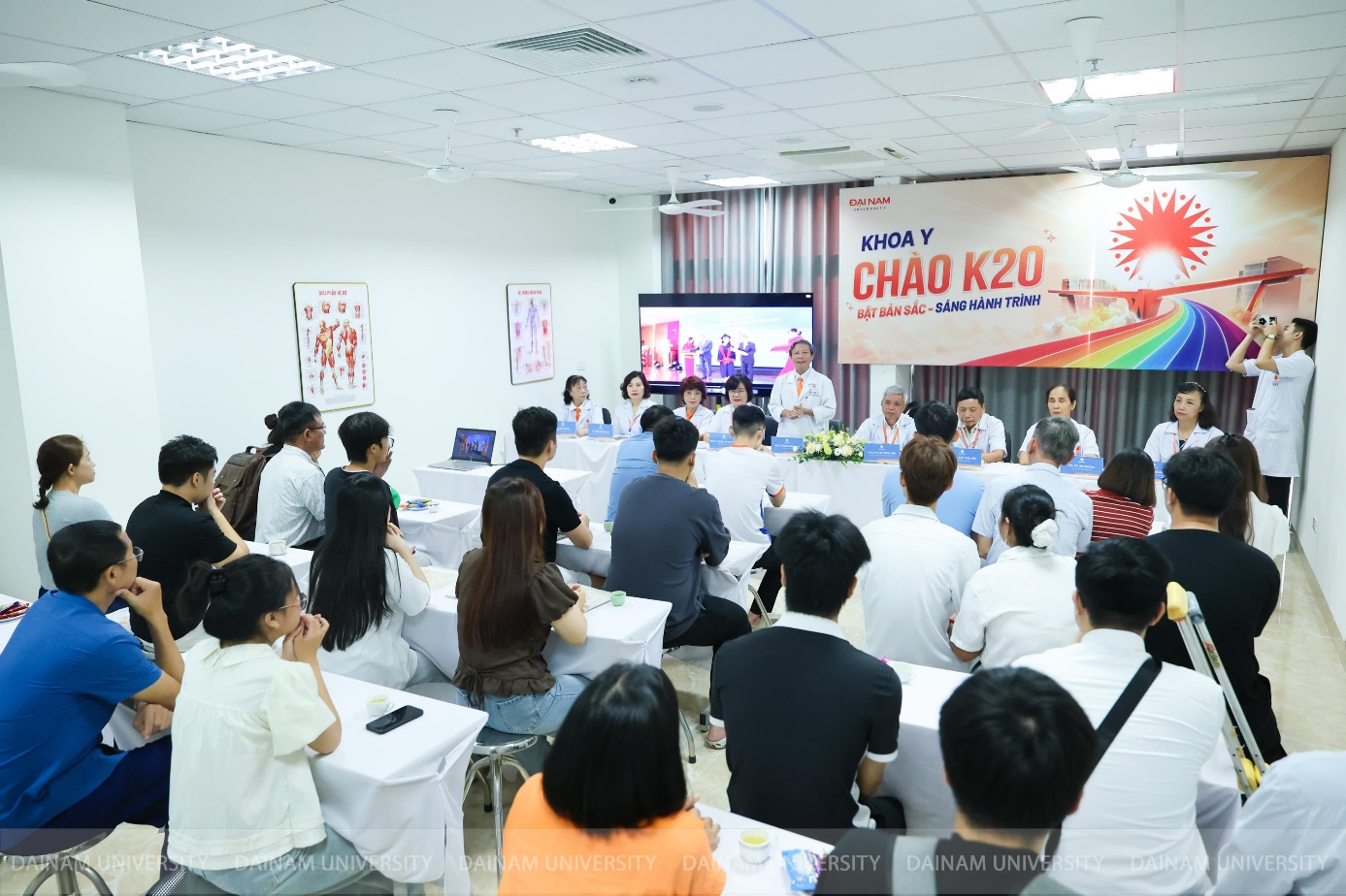 H&agrave;ng ng&agrave;n t&acirc;n sinh vi&ecirc;n Đại học Đại Nam &ldquo;bắt nhịp&rdquo; nghề nghiệp ngay ng&agrave;y đầu nhập học - Ảnh 3.
