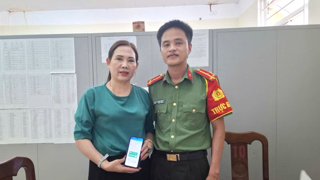 Nhận được 400 triệu với nội dung "TRAN NGOC TAN", chủ t&agrave;i khoản lập tức b&aacute;o c&ocirc;ng an - Ảnh 1.