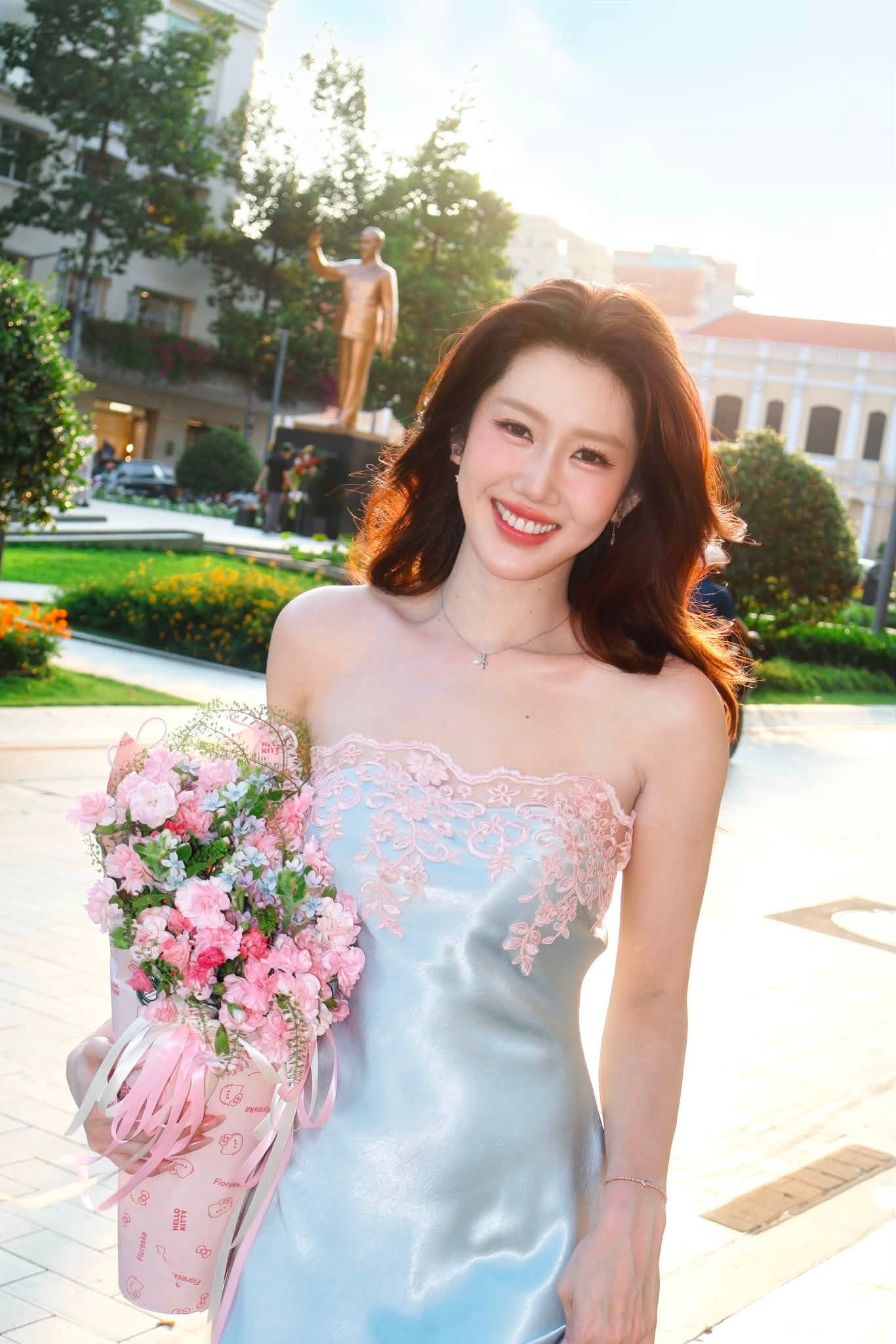 Mỹ nhân Việt đứng cạnh nàng tiên cá đẹp nhất thế giới vẫn không hề lu mờ, visual sáng rực như ngọc ngà châu báu- Ảnh 8.