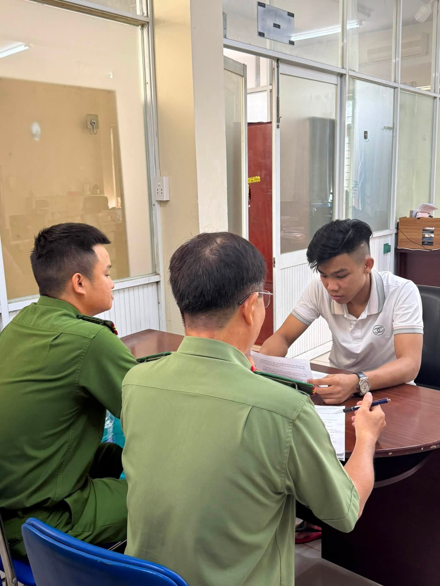 C&ocirc;ng an TP.HCM l&agrave;m việc với TikToker "Li Minh H&ocirc; Quận 7"- Ảnh 1.