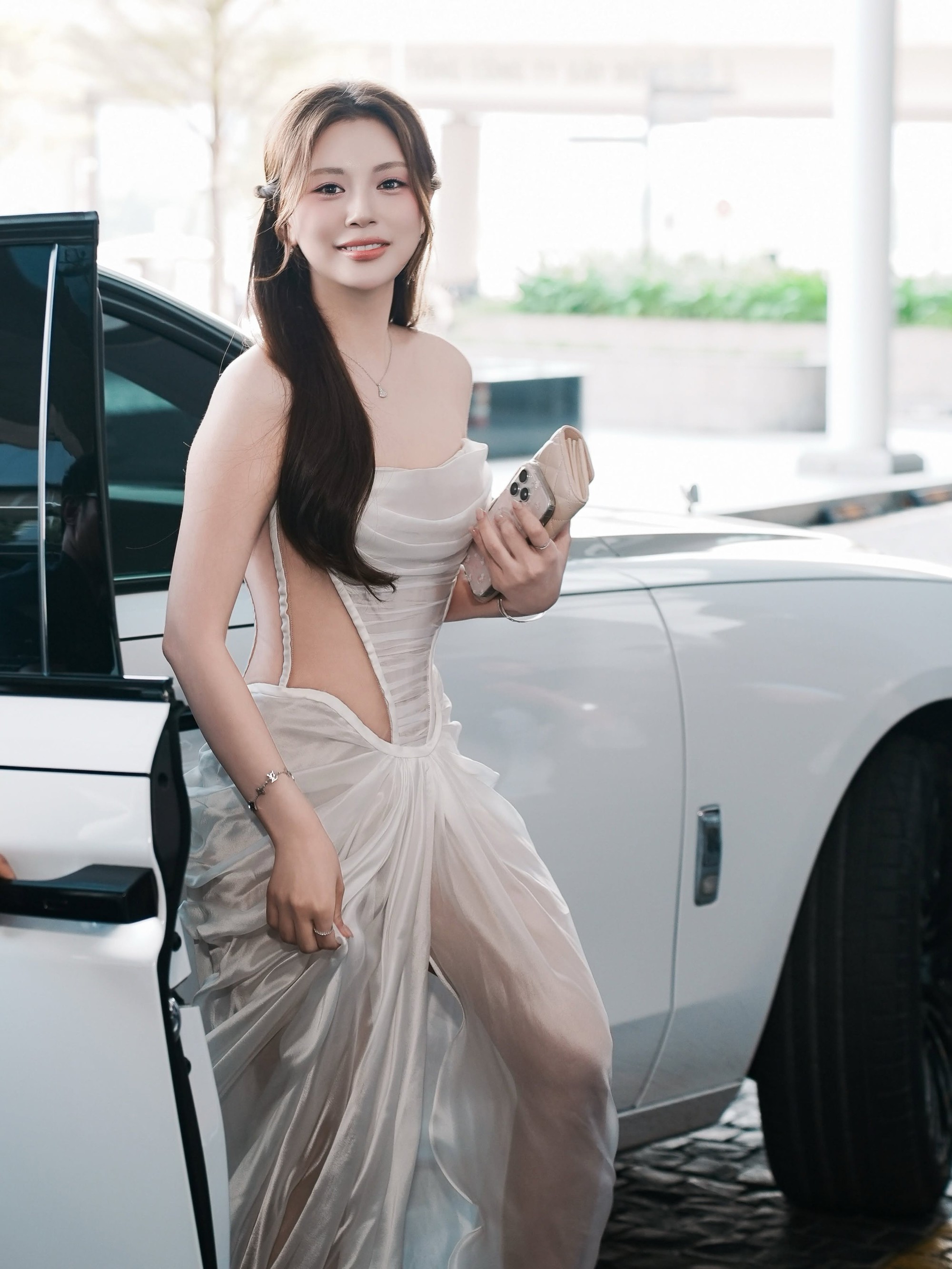 "Em gái" Hari Won - mỹ nhân liên tục được Rolls-Royce 40 tỷ đưa đón: Visual chuẩn idol từng được Noo Phước Thịnh để ý- Ảnh 2.