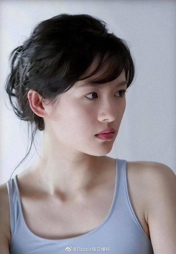 Chương Tử Di sao ra n&ocirc;ng nỗi n&agrave;y, c&ograve;n đ&acirc;u danh xưng người duy nhất c&oacute; thể đ&aacute;nh cắp h&agrave;o quang của Song Hye Kyo- Ảnh 3.
