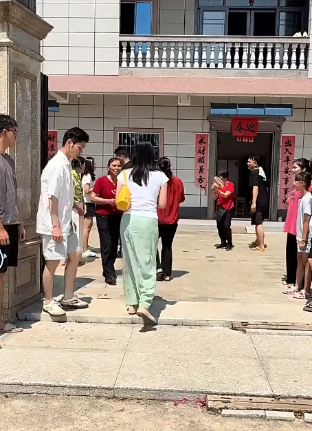 Đang viral MXH: Cô gái về ra mắt nhà bạn trai nhận "mưa" lì xì và sự đón tiếp không tin nổi- Ảnh 5.