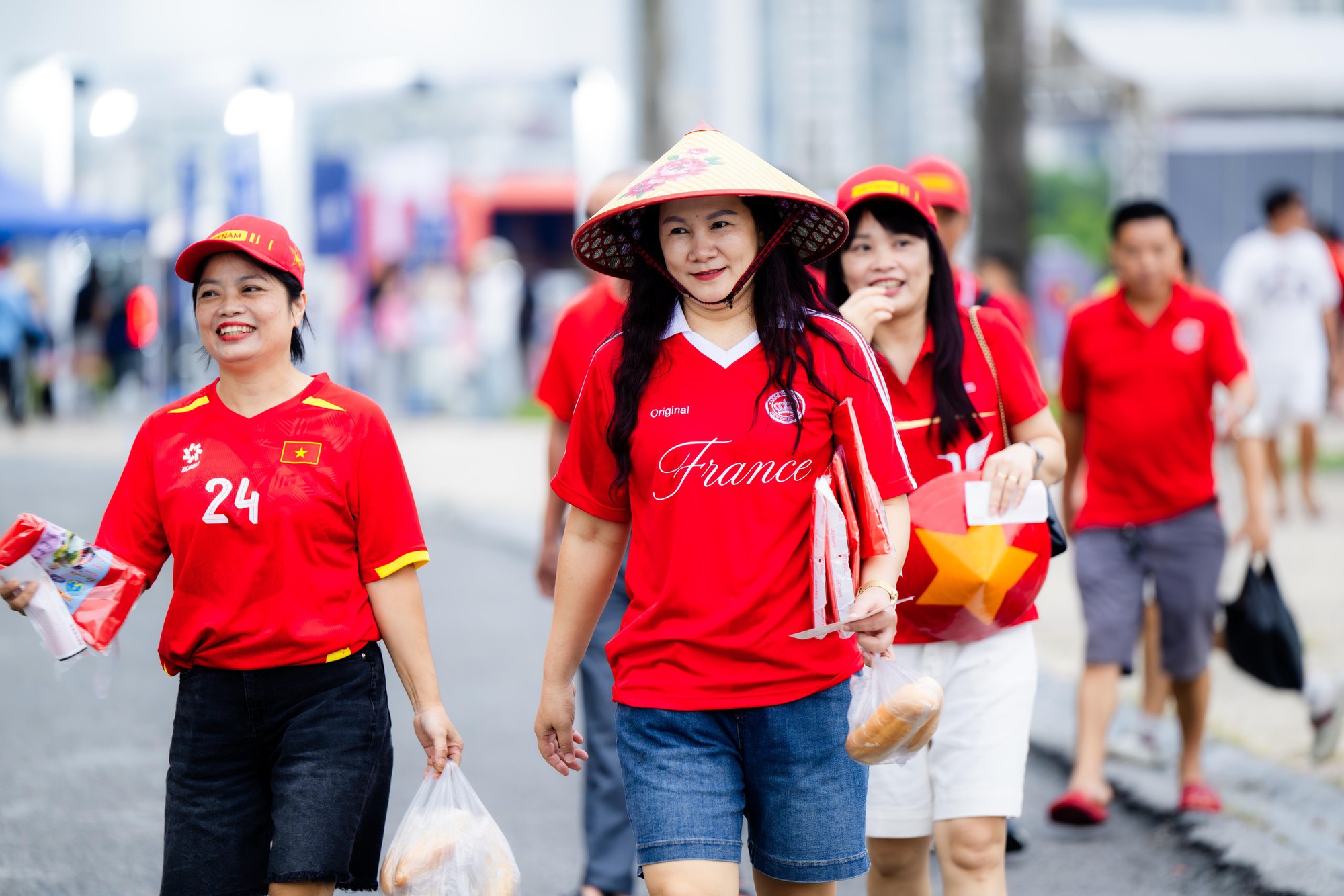 Diễn biến ĐT Việt Nam vs Malaysia 20h00 tối nay: Mỹ Đình mưa trắng trời - Ảnh 10.