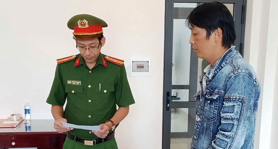 Ra quyết định khởi tố 2 môi giới Trương Văn Công và Hứa Hoàng Khởi - Ảnh 1.