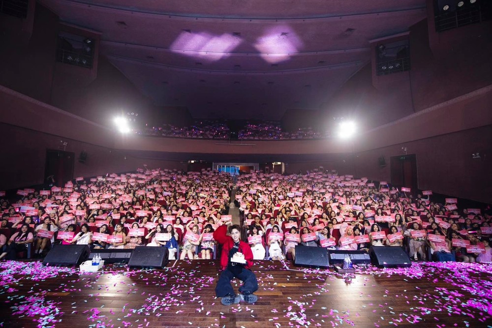 C&uacute; bắt tay với &ocirc;ng lớn fandom đứng sau G-DRAGON, BIGBANG thay đổi văn ho&aacute; thần tượng nghệ sĩ Việt- Ảnh 3.