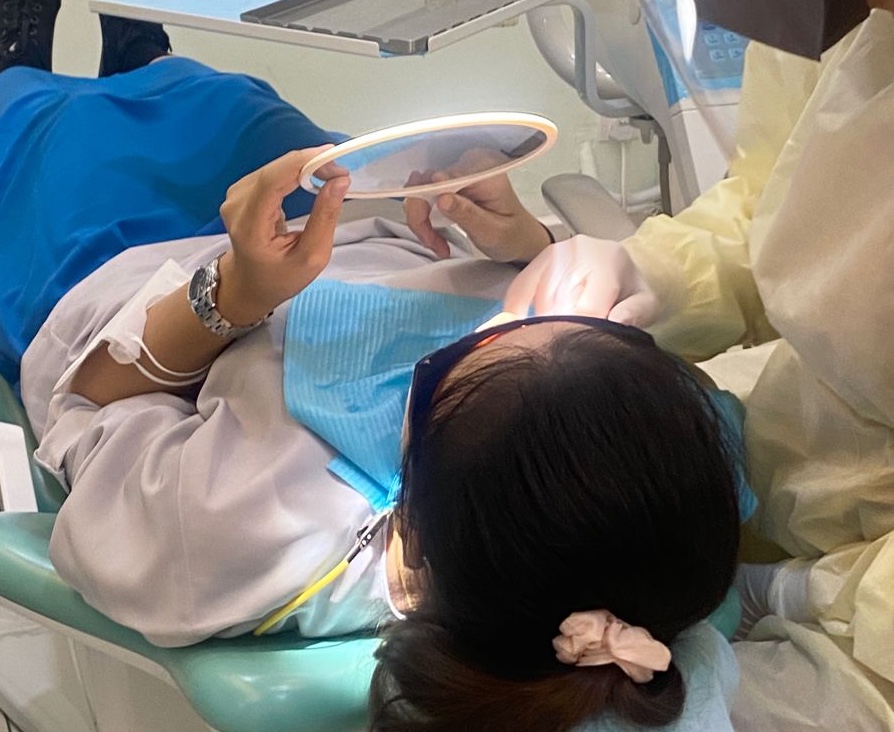 Nữ nghi&ecirc;n cứu sinh tiến sĩ 27 tuổi ph&aacute;t hiện nhiễm HIV, c&aacute;ch m&agrave; c&ocirc; bị l&acirc;y nhiễm khiến nhiều người "lạnh sống lưng" - Ảnh 2.