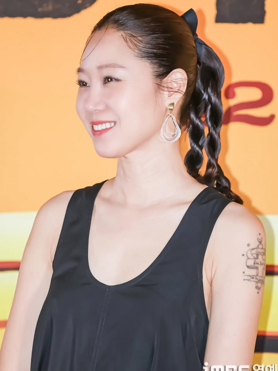 Bạn th&acirc;n cao 1m72 của Son Ye Jin: Gần 30 năm trong showbiz chưa biết mặc xấu l&agrave; g&igrave;- Ảnh 4.