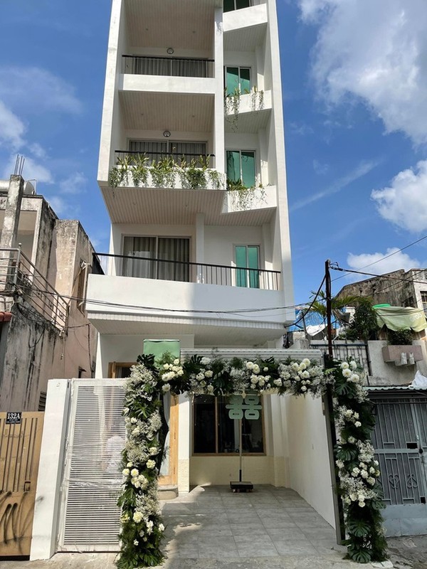 Mẹ đơn th&acirc;n Vbiz được đại gia kim cương si m&ecirc;: "Cưỡi" G63 cưới về, sống trong biệt thự 5 tầng ở phường Thạnh Mỹ T&acirc;y- Ảnh 7.