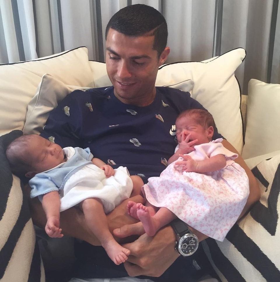 41 tuổi, Ronaldo cuối c&ugrave;ng cũng kết h&ocirc;n: Khi người đ&agrave;n &ocirc;ng chọn l&agrave;m cha trước khi gặp người phụ nữ m&igrave;nh muốn cưới - Ảnh 4.