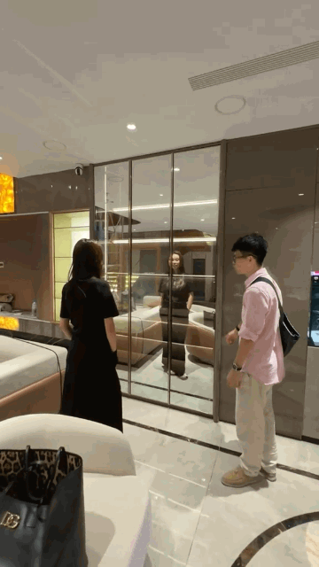 C&ocirc; g&aacute;i 28 tuổi mua Porsche tặng chồng: Sống trong cơ ngơi sang như kh&aacute;ch sạn, ri&ecirc;ng thang m&aacute;y đ&atilde; gần 1 tỷ- Ảnh 6.