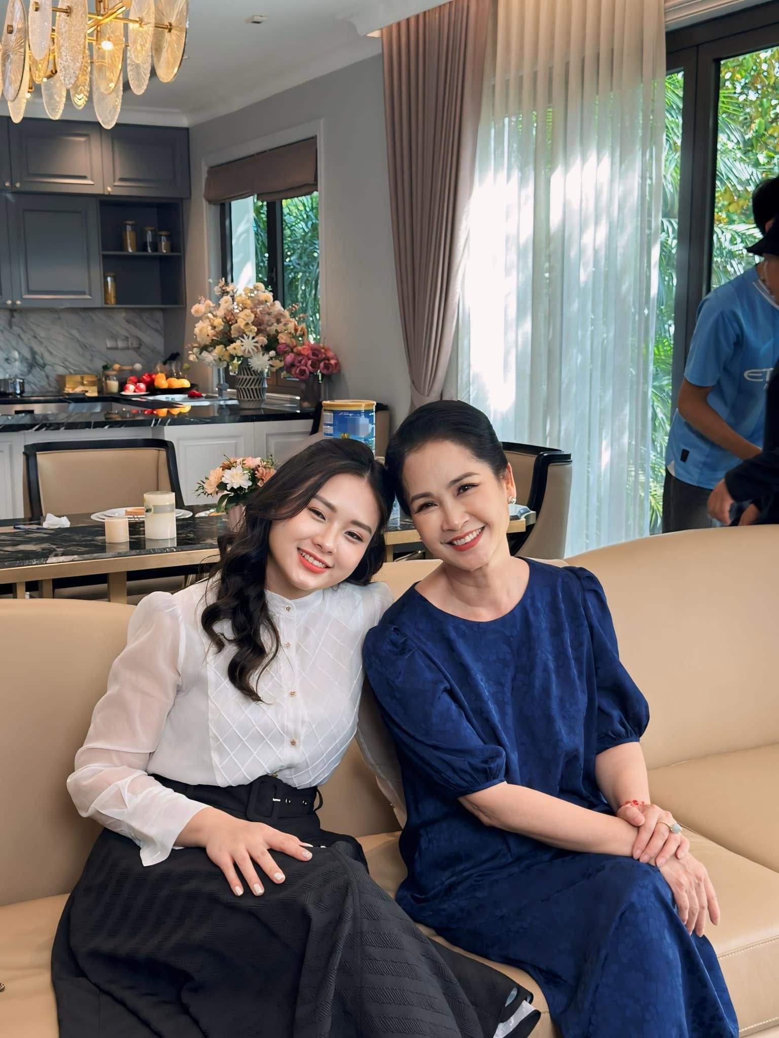 NSND Lan Hương v&agrave; con d&acirc;u ăn &ldquo;b&aacute;nh dẻo thị phi&rdquo; bất ngờ gặp chuyện thị phi ngay tr&ecirc;n s&oacute;ng- Ảnh 7.