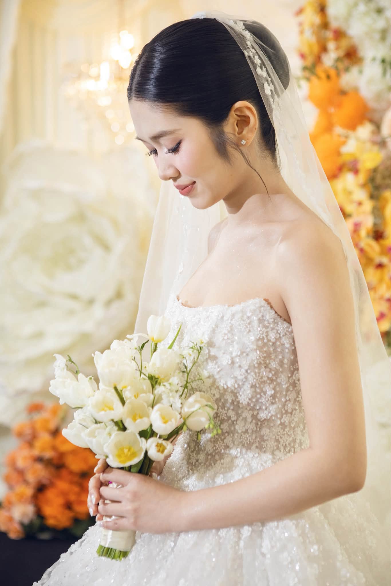 Trung vệ điển trai nhất nhì Việt Nam bất ngờ tung ảnh cưới hotgirl Ngân hàng, cô dâu xinh như mộng gây sốt- Ảnh 3.