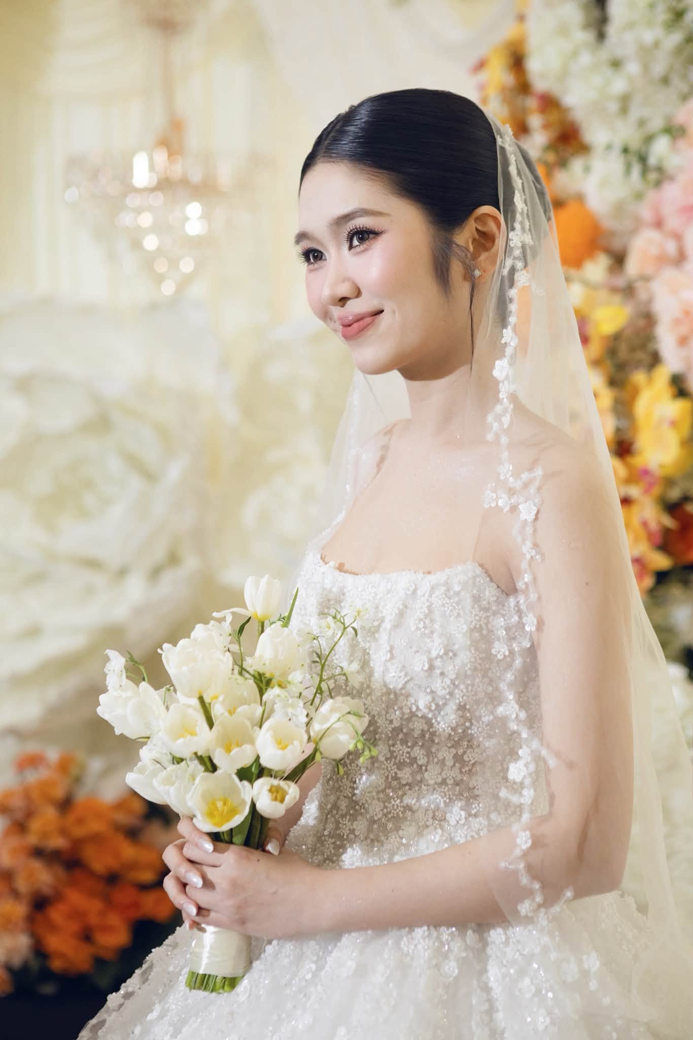 Trung vệ điển trai nhất nhì Việt Nam bất ngờ tung ảnh cưới hotgirl Ngân hàng, cô dâu xinh như mộng gây sốt- Ảnh 2.