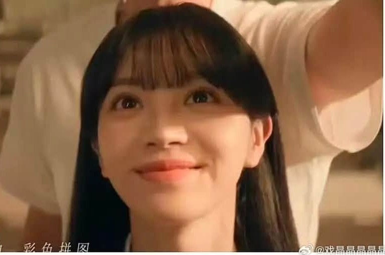Mỹ nh&acirc;n c&oacute; nụ cười qu&aacute;i dị nhất giới giải tr&iacute;- Ảnh 1.