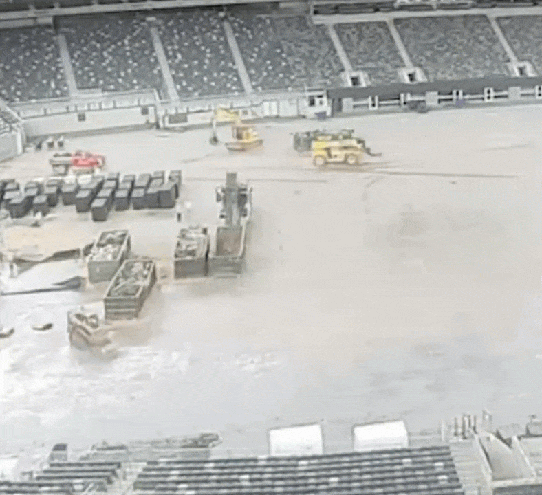 S&acirc;n Chung kết World Cup "thay &aacute;o" rực rỡ v&igrave; BTS: 90.000 người phủ k&iacute;n kh&aacute;n đ&agrave;i, đẳng cấp nh&oacute;m nhạc to&agrave;n cầu l&agrave; đ&acirc;y chứ đ&acirc;u!- Ảnh 5.